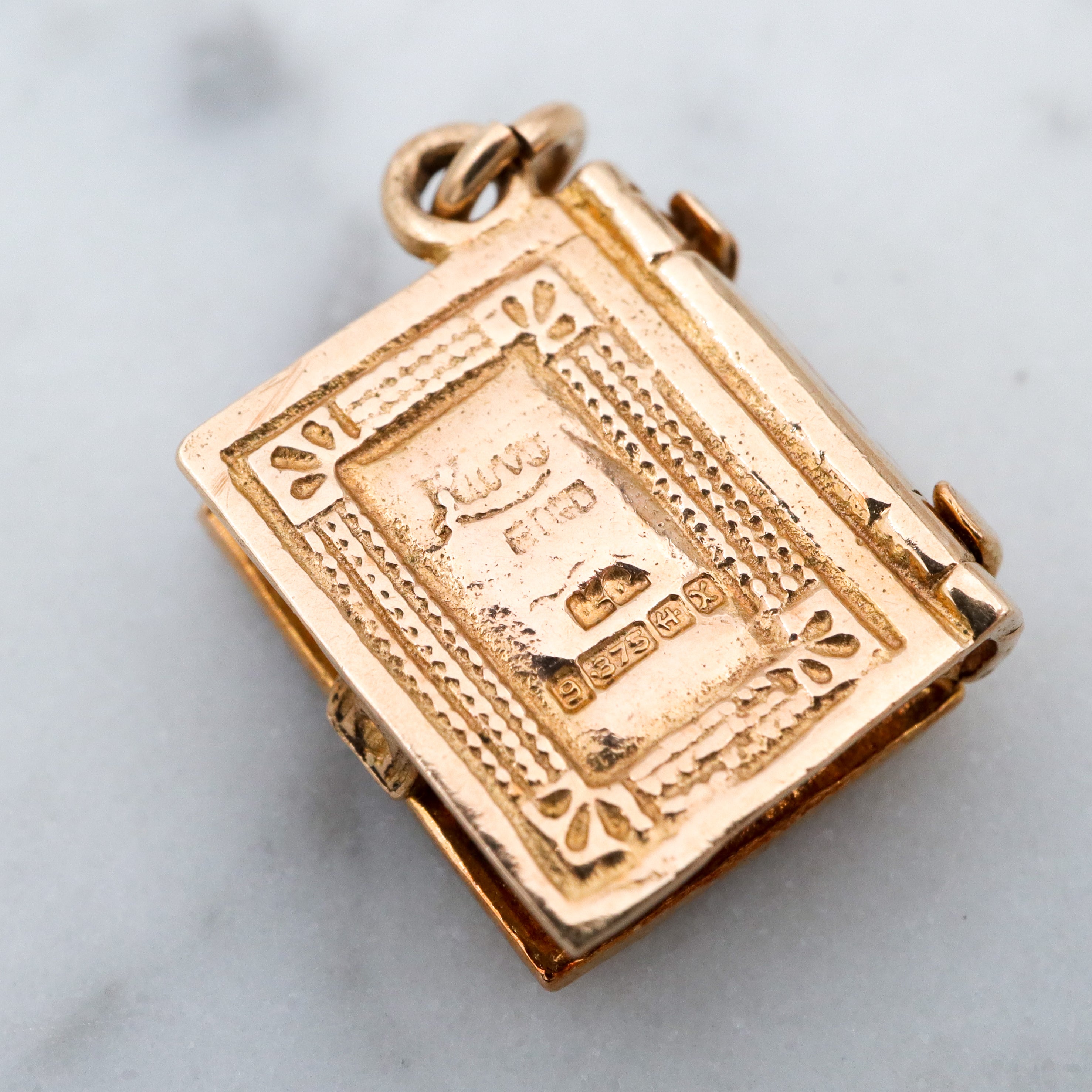 Vintage English 9k gold Nuvo opening Holy Bible charm